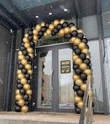 Арка из золотых и черных шаров  SH-100809