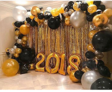 Фотозона на Новый год  мерцающий с шарами дождик