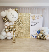 Фотозона из пайеток на последний звонок